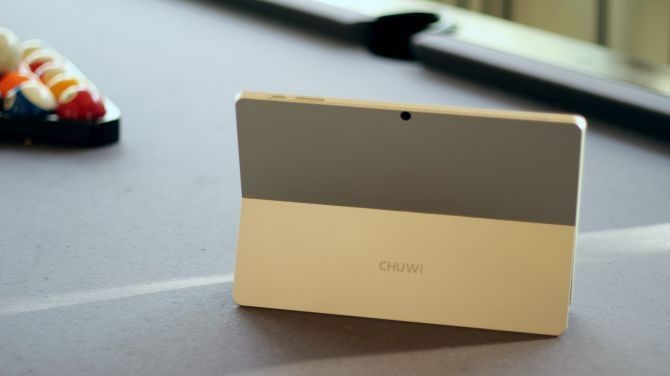 Обзор планшета Chuwi SurBook Mini 2-в-1 на складе в режиме мини-подставки Chuwi Surbook 670x376