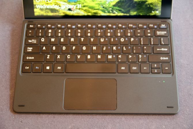 Chuwi SurBook Mini 2-в-1 планшетный обзор клавиатуры Muo Stock Chuwi Surbook Mini 670x447