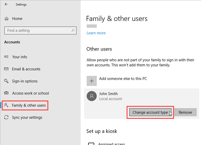Нажмите Изменить тип учетной записи в разделе «Другие пользователи» в настройках Windows 10.