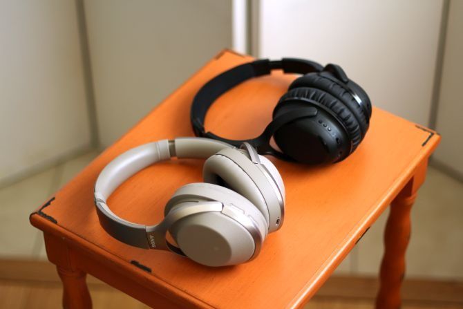 Могут ли беспроводные наушники Audeara A-01 помочь с потерей слуха в пожилом возрасте? (Обзор и бесплатная раздача) sony xm2 сравнение audeara bluetooth наушники 670x447