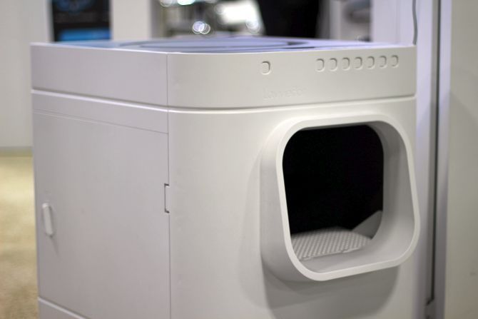 Ненужные технологии: LavvieBot представляет умный туалет для кошек на CES lavvie purrsong kitty box ces2019 05 670x447