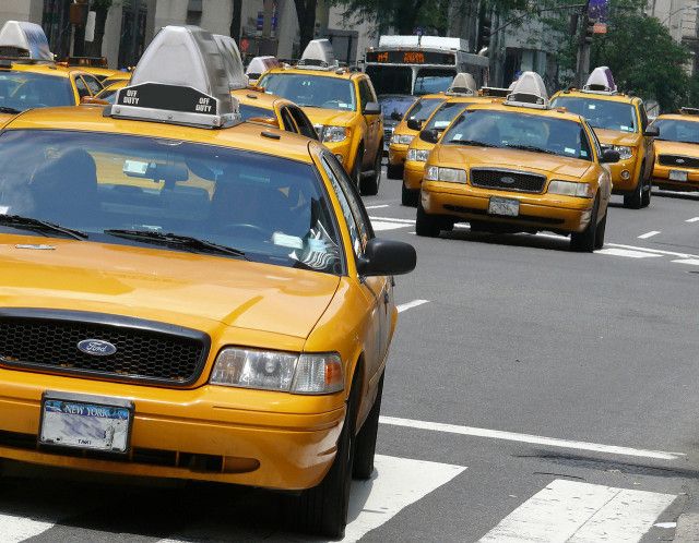 1280px-Yellow_cabs_2