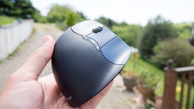 Evoluent Vertical Mouse: сделайте свое запястье благосклонностью и купите эту мышь. Эволюционные вертикальные кнопки дизайна мыши 670x377.