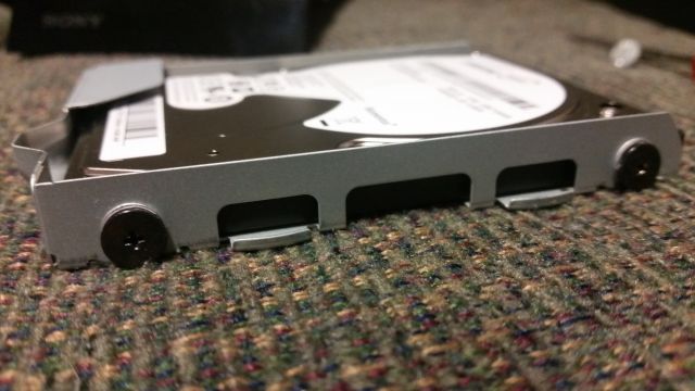 11-PS4-HDD-Заменить-винты