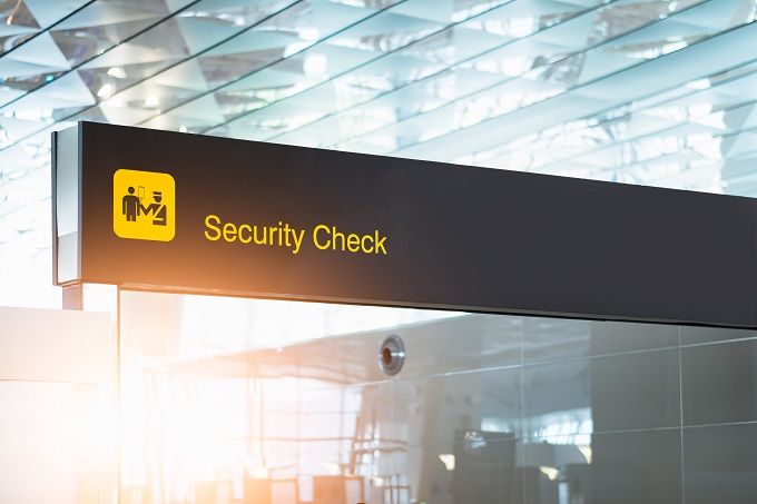 Как распознавание лиц вторгается в вашу конфиденциальность Безопасность аэропорта Shutterstock