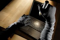 Интернет-безопасность: как преступники взламывают компьютеры компьютеров других людей