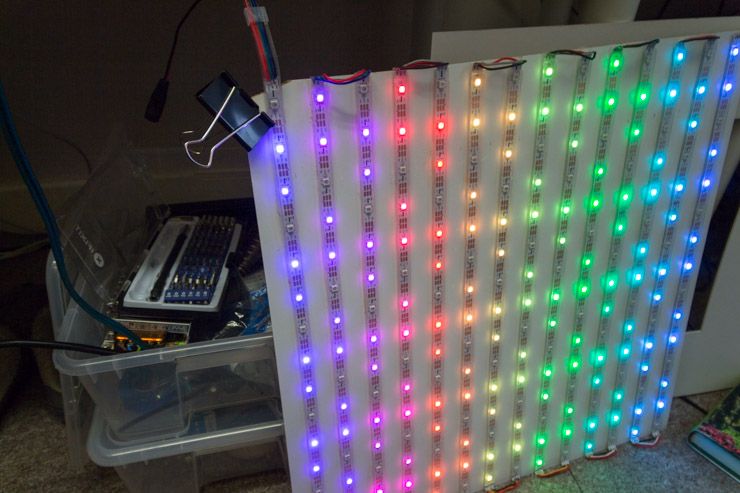 Проект выходного дня: создание гигантского светодиодного пиксельного дисплея для тестирования светодиодного экрана