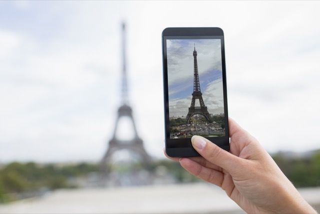 Эйфелева башня фотография, сделанная со смартфона