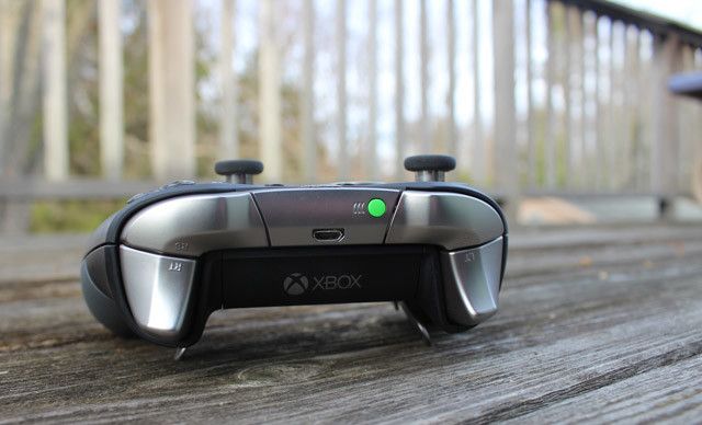 Xbox One Elite - Контроллер спереди