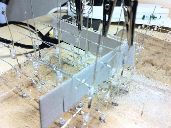 Как сделать пульсирующий светодиодный куб Arduino, который выглядит так, как будто он из карты будущего слоя 3