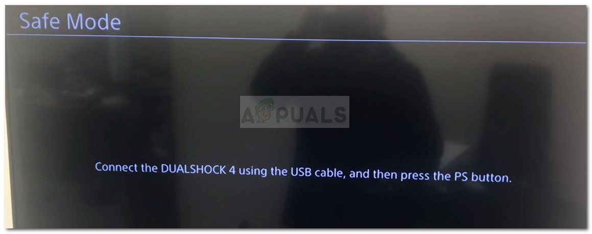 Подключите контроллер Dualshock к PS4 через USB-кабель