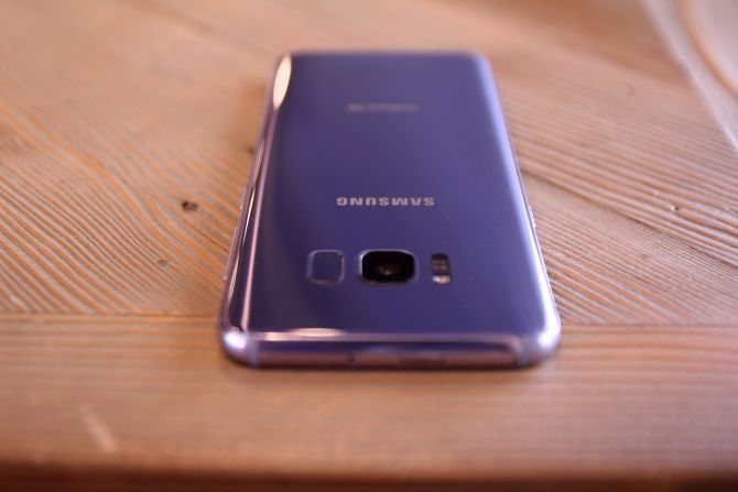 Самый лучший смартфон, который вам нужен't Buy: Samsung Galaxy S8 Review (and Giveaway!) fingerprint sensor samsung galaxy s8 670x447