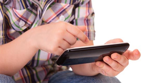 онлайн-объявления-целевой дети-ребенок-смартфон