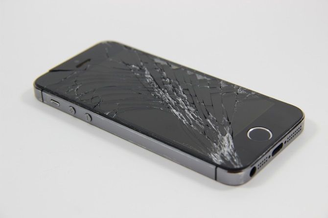 Сломанный экран iPhone
