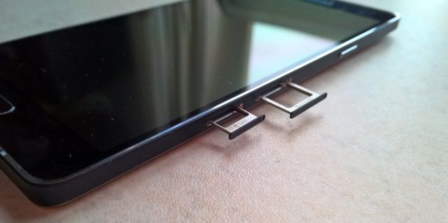 Телефон с двумя SIM-картами