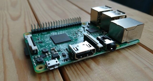 Лучшие наборы Raspberry Pi для вашего первого проекта muo diy rpi3 pcb