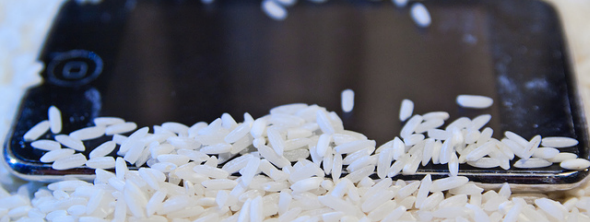 пролитая жидкость на ноутбуке