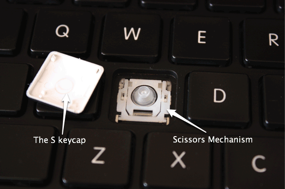 пролитый кофе на ноутбуке