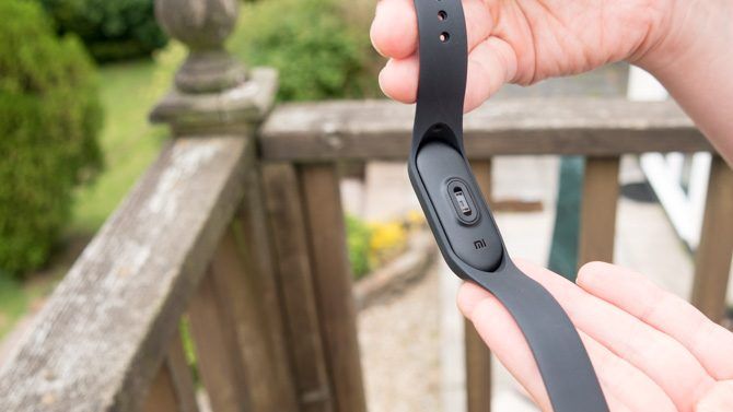 Mi Band 3: Дон't Buy a Fitbit Until You've Seen This mi band 3 heart rate sensor 670x377