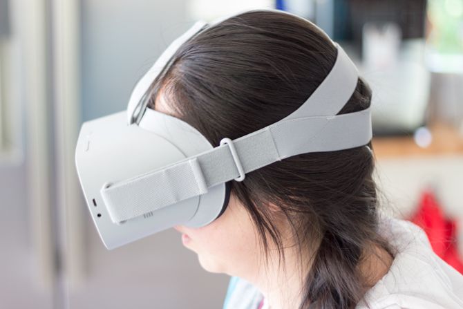 Oculus Go: лучший мобильный VR, который не't Even Need a Phone oculus go in use side