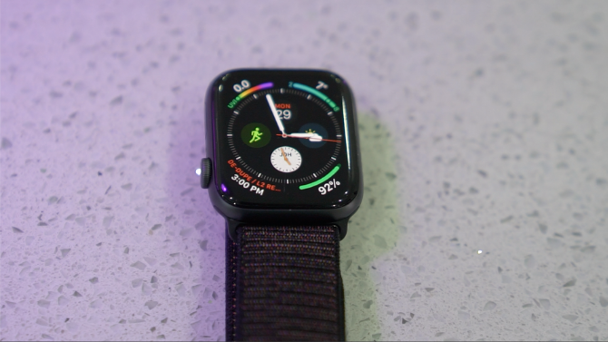 Apple Watch Series 4: бесспорный король умных часов Front 670
