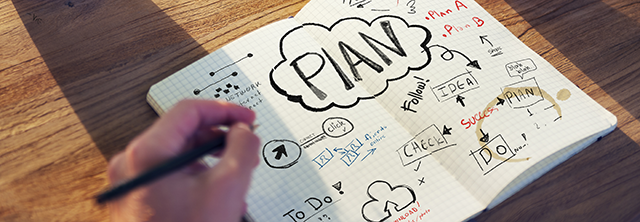 Happy-семья-в-кухня-в-дом-готовом к употреблению-печенью-640