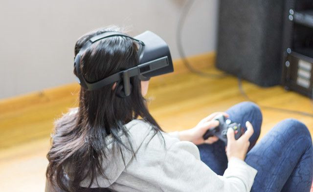 Oculus Rift обзор -9 с помощью сидя