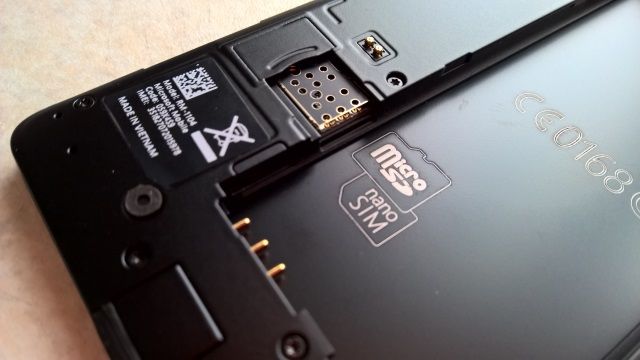 Ий-hardwarereview-lumia950-simslot