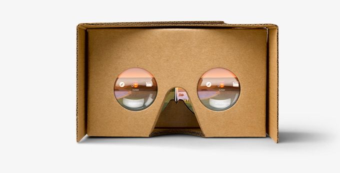 Google' /></p>
<p>Наряду с гарнитурой Google также разработала комплект разработки программного обеспечения (SDK) для создания VR-игр и приложений, совместимых с Cardboard.</p>
<p>, Изначально Cardboard поддерживал только Android, но с тех пор он расширился и теперь включает iOS. Низкая стоимость в сочетании с широкими возможностями доступа означает, что картон, который изначально был &laquo;20-процентным проектом&raquo;, теперь стал хитом.</p>
<p><iframe loading=