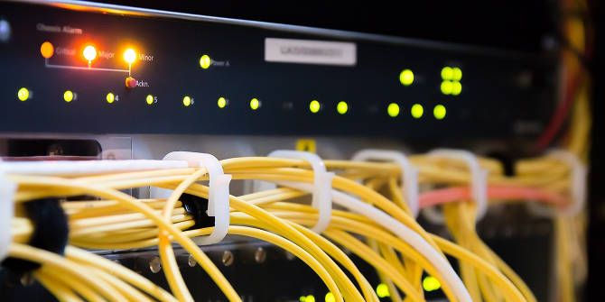 Нет, Linux не работает' /></p>
<p>Единственный раз, когда вам понадобится брандмауэр, это если вы используете какое-то серверное приложение в своей системе. Это может быть веб-сервер, почтовый сервер, игровой сервер и т. Д. В этом случае брандмауэр ограничивает входящие подключения к определенным портам, обеспечивая возможность взаимодействия только с соответствующим серверным приложением.</p>
<p>Если вы не используете какие-либо серверные приложения, то брандмауэр не имеет смысла. Если ни один сервер не запущен, значит, ваша система не прослушивает входящие соединения, а если она не прослушивает входящие соединения, никто не сможет подключиться.</p>
<p>Большинство рабочих столов Linux запускают серверные приложения без каких-либо настроек.</p>
<h2>Советы по повышению безопасности Linux</h2>
<p>Несмотря на все эти причины не устанавливать антивирусное программное обеспечение, вы можете захотеть сделать это в любом случае — и это нормально. Даже если вы никогда не заразитесь ни одной вредоносной программой, это не значит, что вы ничего не потеряли, имея антивирус. Лучше быть в безопасности, чем потом сожалеть, верно? В конце концов, Linux не так безопасен, как думают многие.</p>
<p>Вот несколько хороших бесплатных антивирусных приложений для Linux.</p>
<p>,</p>
<p>У нас также есть рекомендации для ориентированных на безопасность операционных систем Linux</p>
<p>, которые усиливают меры безопасности на несколько ступеней. Из них вам может понравиться Qubes OS лучше всего</p>
<p>: он изолирует приложения посредством виртуализации, по сути, запускает их в песочнице и сводит к минимуму риск заражения вредоносным ПО.</p>
<p>А для максимальной конфиденциальности обязательно используйте VPN на Linux</p>
<p>,</p>
<p><strong>Вы используете антивирус или брандмауэр в Linux? Почему или почему нет? Есть еще какие-то моменты, чтобы добавить? Дайте нам знать об этом в комментариях!</strong></p>
<p>Кредит изображения: 3DDock / Depositphotos</p>
<p><div class=