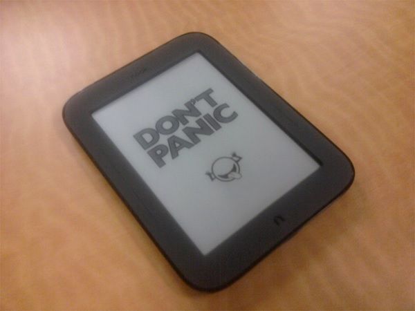 дон' /></p>
<p>Конечно, это не единичный случай. Ваше право на неприкосновенность частной жизни постоянно нарушается. Ваш смартфон шпионит за вами</p>
<p>, Между тем, Google знает о вас много</p>
<p>, Правительство Великобритании даже разработало законопроект, чтобы дать им разрешение</p>
<p>следить за вашей онлайн-деятельностью.</p>
<p>Я знаю, что все выглядит мрачно, но не слишком параноидально. Да, легко стать самодовольным и отдать большую часть своей личности. Facebook использует ваши данные для продажи вещей. Большинство компаний делают. Журналы и газеты, например, имеют руководство для своей аудитории, демографические подробности, чтобы позволить авторам и редакторам адаптировать свой контент, чтобы продавать больше копий. Для доступности мы должны добровольно предоставить определенное количество информации о себе.</p>
<p>Если контроль Facebook над вашими данными особенно беспокоит вас, есть меры, которые вы можете предпринять, чтобы защитить себя</p>
<p>, И не забудьте управлять одобрениями своих приложений на Facebook</p>
<p>,</p>
<p>Какие усилия вы предпринимаете, чтобы остановить монополию Facebook на конфиденциальность? Вы обеспокоены подобными социальными сетями, такими как Twitter и LinkedIn? Может быть, вы даже отказались от Facebook? Дайте нам знать ниже.</p>
<p>Авторы изображения: «Не паникуй!» От Dhbillings.</p>
<p><div class=