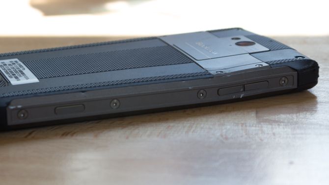 Мощный и прочный: Blackview BV8000 Pro берет на себя все, что вы бросаете в него blackview bv8000 pro резня
