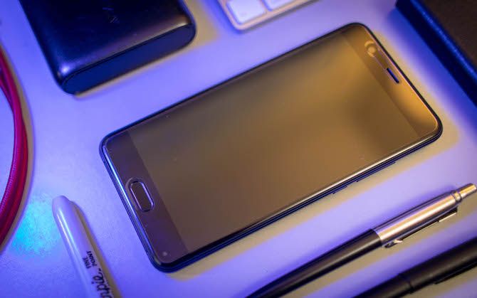 Blackview P6000 имеет огромную батарею, но это' /></p>
<p>Он очень старается не отставать, и если у вас есть основные потребности, вы, вероятно, будете очень счастливы. Однако этому мешает медленный процессор и плохая камера, поэтому по цене вам, вероятно, будет лучше с OnePlus 3.</p>
<p><div class=