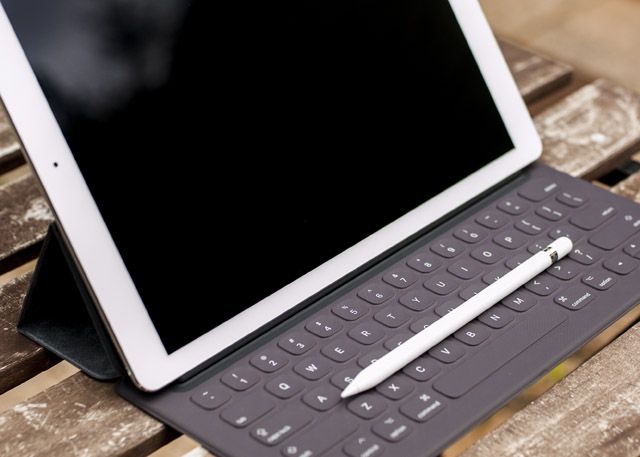 iPad Pro с клавиатурой и ручкой