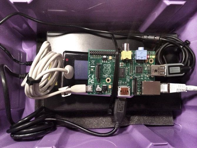 Сервер Raspberry Pi с подключенным жестким диском