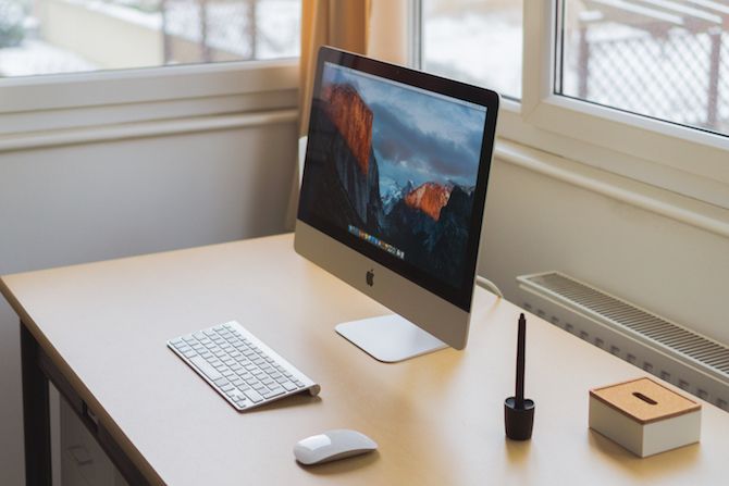 iMac на столе