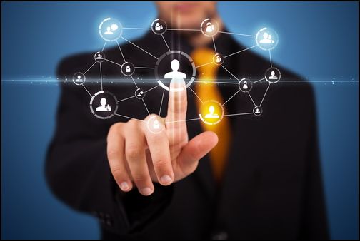 Создание профессионального присутствия в сети крайне важно на сегодняшний день' /></p>
<p>Создание веб-сайта, блога, учетных записей в социальных сетях, контента, контактов и т. Д. Не приносит пользы, если вы не общаетесь. Вы должны общаться. Будь то через социальные сети, электронную почту, комментарии в блогах и т. Д. — очень важно поддерживать связь со своими подписчиками и поклонниками. Если вы этого не сделаете, вы будете забыты, и они перейдут к другим, которые более отзывчивы и ценят их больше.</p>
<p>Это не просто средний подписчик на ваш блог. Я говорю о перспективах карьерного роста и людях, которые могут помочь вам — не игнорируйте их, какими бы банальными они ни казались.</p>
<h2>Заключение</h2>
<p>Опять же, не рассматривайте каждую из этих вещей как отдельные шаги. Да, каждый из них начинается с небольших шагов, но вы не можете обойтись без них — все они необходимы для вашего успеха в создании профессионального присутствия в Интернете.</p>
<p>Каждое из этих вещей я привносил с личным опытом, было ли это то, что я делал или не делал. Я бы даже не подумал о том, чтобы создать присутствие в Интернете, которое я хочу, но каждый день я стараюсь делать все возможное, чтобы стать ближе.</p>
<p>Вы начали создавать свое профессиональное присутствие в Интернете? Почему вы были перемещены, чтобы сделать это? Как вы видели его влияние на вашу карьеру?</p>
<p>Авторы изображения: молодая женщина смотрит на карту мира с помощью Shutterstock, молодой человек выбирает профессию на прозрачном сенсорном экране с помощью Shutterstock, все думает с помощью Shutterstock, бизнесмен нажимает современные социальные кнопки на виртуальном фоне с помощью Shutterstock, предприниматель нажимает современные социальные кнопки на виртуальный фон через Shutterstock</p>
<p><div class=