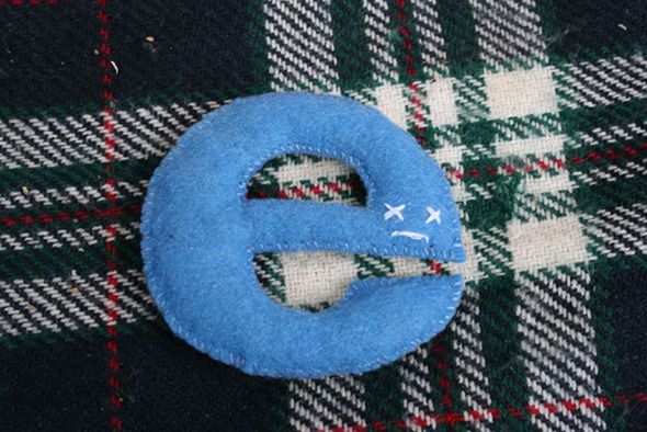 Если ты' /><br />
Наконец, мы все знаем, что современные браузеры постоянно бьют рекорды скорости, и разница в скорости между одним из них, таким как Google Chrome и IE6, смехотворно велика. Это происходит главным образом потому, что IE6 — это технология почти десятилетия назад, и хотя тогда это могло показаться относительно быстрым, это, конечно, уже не так. Сохраните здравомыслие, используя что-то гораздо более быстрое. Это более седые волосы, которые вы не допустите.</p>
<h2>Заключение</h2>
<p>Проще говоря, IE6 должен уйти. К счастью, в западном мире рыночная доля IE6 упала до уровня ниже 1%, но другие части мира не могут сказать то же самое (в Китае это 25% рынка … правда?) Надеюсь, эти цифры уменьшатся еще больше, так что Интернет может вздохнуть с облегчением, что ему больше не нужно иметь дело с IE6. Если вы используете IE6, пожалуйста, переключитесь. Если вы знаете кого-то, кто все еще использует IE6, пожалуйста, сделайте так, чтобы он переключался любым возможным способом. Будь то обновление IE, переключение браузеров или обновление всей операционной системы, вы делаете одолжение миру.</p><script data-noptimize=