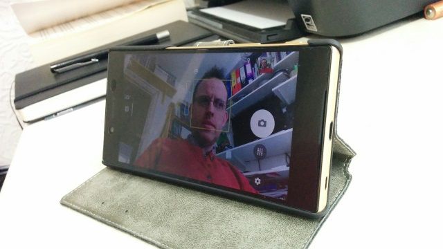 Замените съемный аккумулятор, если он перегревается