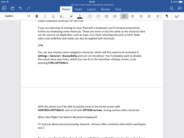 Вот' /></p>
<p>Давайте вернемся к нашему настоящему, но анонимному писателю. С Bluetooth-клавиатурой, подключенной к его iPad, его производительность в пути значительно возросла бы. Учитывая объем его производства в последние годы, возможно, именно это и произошло …</p>
<p>Итак, с помощью текстового процессора iPad</p>
<p>такие как Pages или Microsoft Word или что-то более специализированное, например Celtx с клавиатурой Bluetooth, позволит вам действительно потеряться в своем письме, не отвлекаясь на глупые опечатки. Отсутствие обратной связи — ощущение, что вы нажали кнопку — на программной клавиатуре iPad, может быть ограничивающим фактором — проблема, с которой у вас просто не будет аппаратного обеспечения.</p>
<h2>Полезные сочетания клавиш для iPad</h2>
<p>Если вы планируете писать на своем iPad с помощью клавиатуры, вы еще больше увеличите производительность, используя некоторые сочетания клавиш. Они более или менее совпадают с ярлыками, которые можно использовать на Apple Mac</p>
<p>такие как Копировать, Вырезать, Вставить выделение текста и пр. Жирный, курсив и подчеркнутые стили текста также могут быть применены с обычным <strong>cmd + b / i / u</strong> ярлыки.</p>
<p>Вы также можете использовать некоторые сочетания клавиш, которые сначала нужно активировать в <strong>Настройки> Общие> Доступность</strong> и включите VoiceOver. Возможно, вы захотите отключить фактические голосовые подсказки, что можно сделать на экране настроек VoiceOver или нажав <strong>cmd + option + s</strong>.</p>
<p>С этим активным вы сможете быстро перейти к главному экрану с <strong>cmd + опция + ч</strong>, и прокрутите <strong>опция + стрелки</strong>, среди различных других ярлыков. Это также улучшается благодаря возможности управления громкостью и яркостью, пропуском треков и многим другим с помощью функциональных клавиш клавиатуры (которые будут соответствующим образом отмечены при использовании клавиатуры Apple).</p>
<h2>Когда еще может понадобиться клавиатура Bluetooth?</h2>
<p>Однако речь идет не только об обработке текста. Существуют различные другие сценарии, которые можно улучшить с помощью аппаратной клавиатуры Bluetooth с iPad.</p>
<p><noscript><img decoding=
