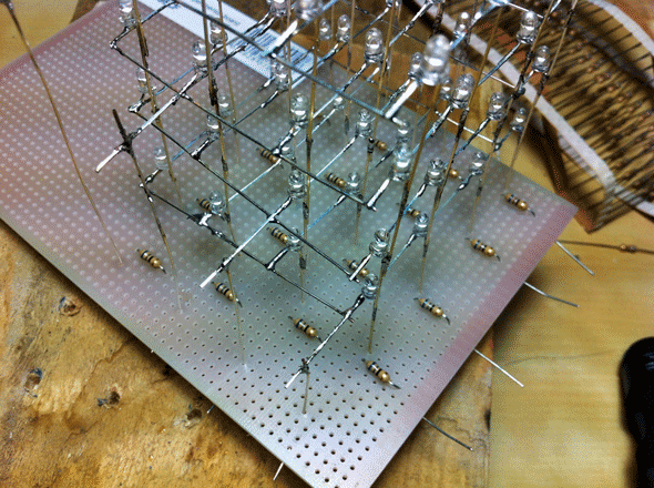 Как сделать пульсирующий светодиодный куб Arduino, который выглядит так, как будто он пришел из будущего, из катодов с верхними ступенями